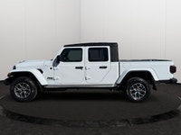 Cloth Low-Back Bucket Seats, Remote Start System, Heated Front Seats, Heated Steering Wheel, Uconnec... (image 1)