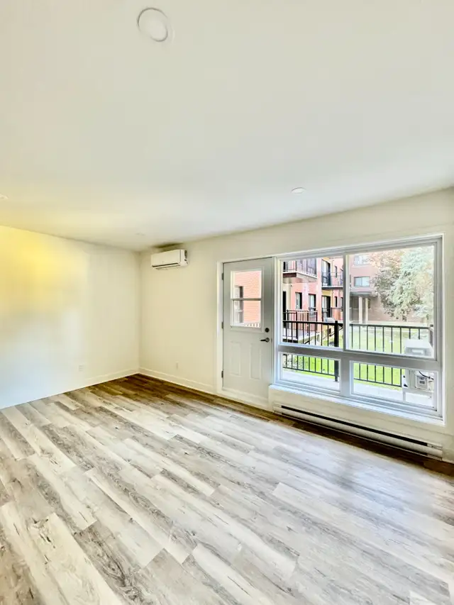 5 et demi - Dorval - Électros + WiFi + AC - Dispo 1er novembre in Long Term Rentals in City of Montréal - Image 8