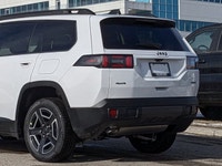 This Jeep Cherokee has a durable Intercooled Turbo Gas/Electric I-4 1.6 L/98 engine powering this Va... (image 9)