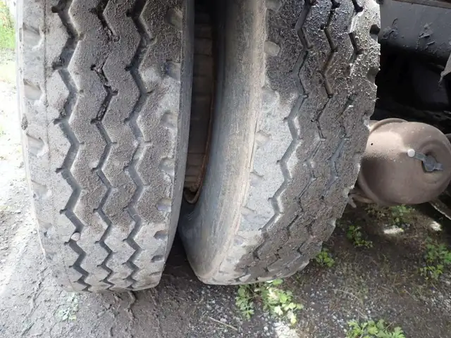 2001 Mack RB688S in Heavy Trucks in Longueuil / South Shore - Image 40