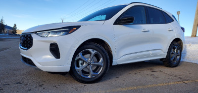 2023 Ford Escape Hybrid ST Line AWD - Tech Package, Brand New!