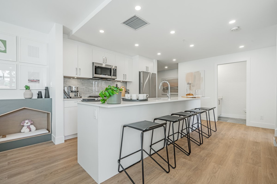 Parque on Park 1 Bdrm available at 20449 Park Ave, Langley Apa Long