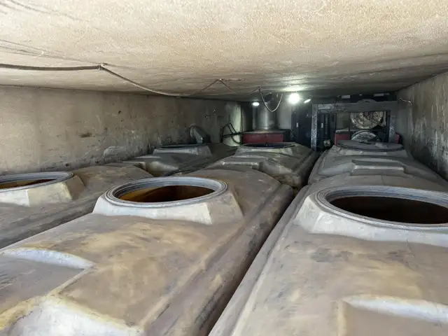 2005 PETERBILT 335 in Heavy Trucks in Saskatoon - Image 47