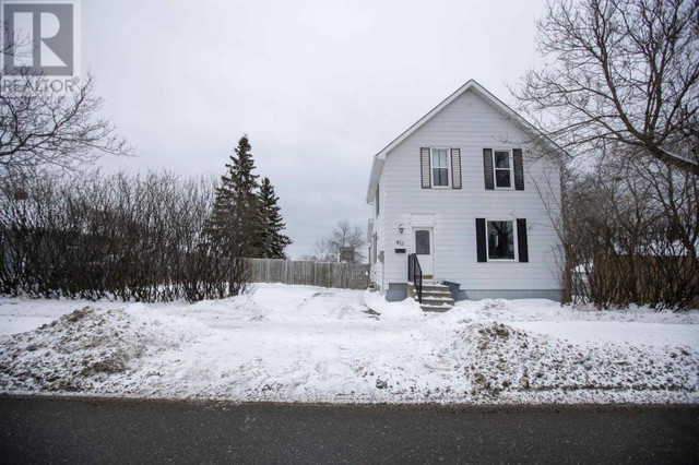 432 Hodder AVE Thunder Bay, Ontario in Houses for Sale in Thunder Bay - Image 2