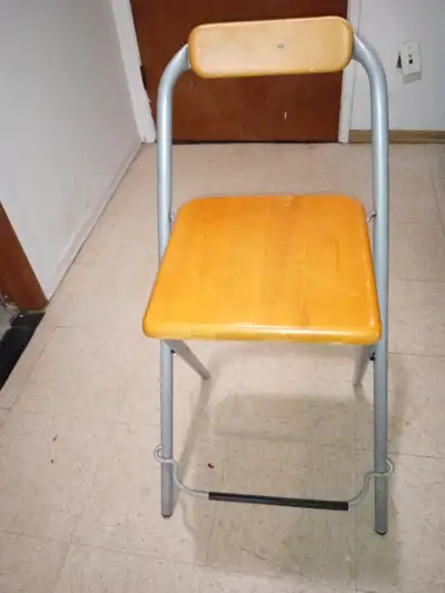 FOLDING SOLID WOOD CHAIR with METAL LEGS 24 inch seat height In great condition Well built Call 587...