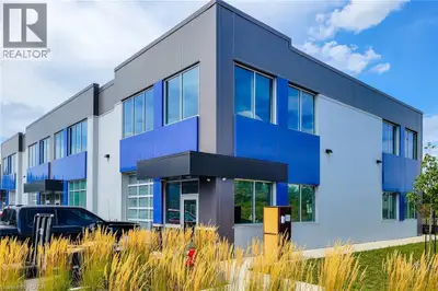 Positioned in Hamilton's popular Heritage Green Business Park on the East Mountain, this high-exposu...