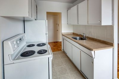 2 Bedroom unit in GREAT Location. in Long Term Rentals in City of Toronto - Image 3
