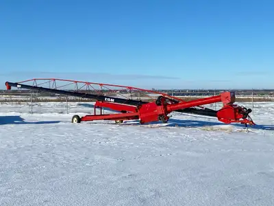 AGI X2 13 inch x 84 Ft Power Swing Auger PTO Drive with Power Swing Hopper Capacity: Up to 11,000 BP...