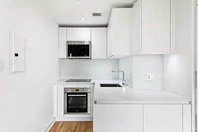 Building Features OPEN HOUSE: Thursday | 3-6PM Located close to the corner of Hamstead Ave. and Chis...