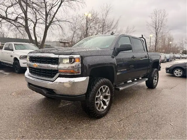 2018 Chevrolet Silverado 1500 | Clean CARFAX | Lifted in Cars & Trucks in London - Image 4