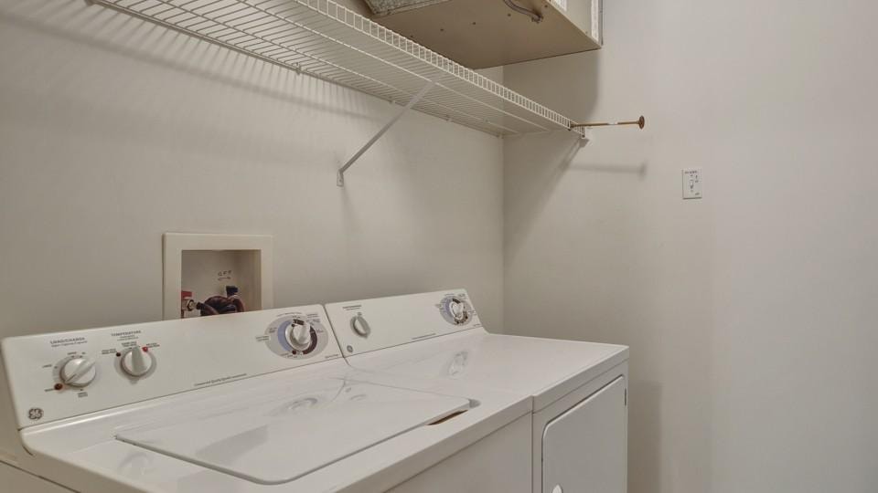Spacious 1 bedroom, available in Garden City! 4