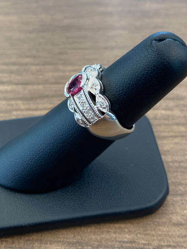 Beautiful 18K White Gold Ruby & Diamond Ring in Jewellery & Watches in City of Toronto - Image 3