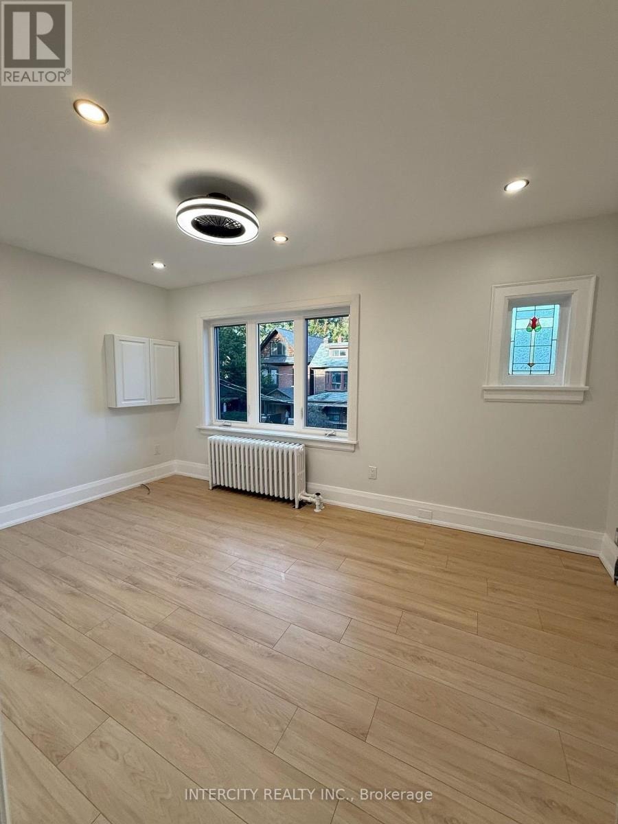 UPPER - 380 CLINTON STREET Toronto (Annex), Ontario 5