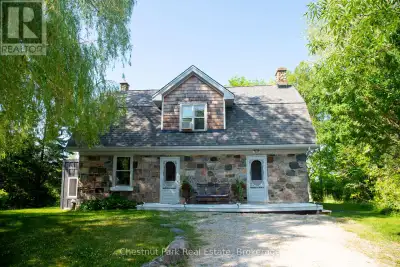 WINTER RENTAL near Thornbury. Escape to this charming, family-friendly country cottage, perfect for...