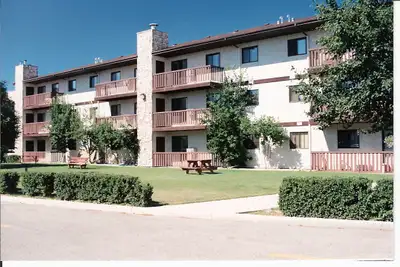 This deluxe 2 bedroom suite is close to shopping, banking and local restaurants. All suites include...