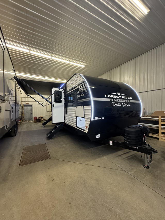 2026 FOREST RIVER DELLA TERRA 241BH in Travel Trailers & Campers in Regina - Image 2