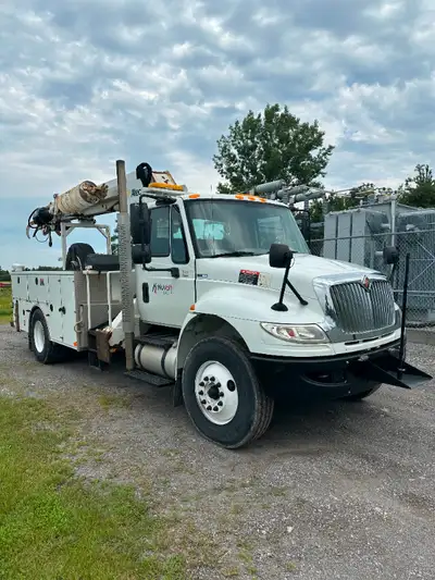 2013 International 4300 Utility Truck Automatic Transmission 54,000km Altec DL42B Digger Derrick 42f...