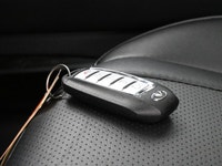 The Infiniti QX60 blends premium comfort, elegant design, and smooth performance in a spacious three... (image 5)