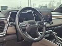 Come see this certified 2024 GMC Canyon Denali Crew 4X4 | Leather | Heated + Vented Seats | Wireless... (image 1)