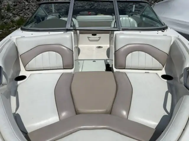 2003 Regal 2000 ES in Powerboats & Motorboats in Trenton - Image 4