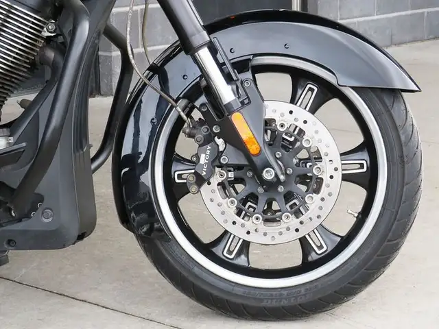 2014 Victory Motorcycles Cross Country 8-Ball Gloss Black in Street, Cruisers & Choppers in Cambridge - Image 12