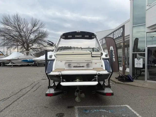 2019 Cobalt R7 Surf in Powerboats & Motorboats in Saskatoon - Image 9