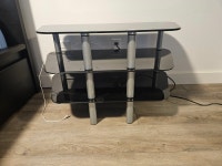 Petite table/meuble en vitre Longueuil / South Shore Greater Montréal Preview