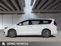 This Chrysler Pacifica Hybrid delivers a Gas/Electric V-6 3.6 L/220 engine powering this Variable tr... (image 3)