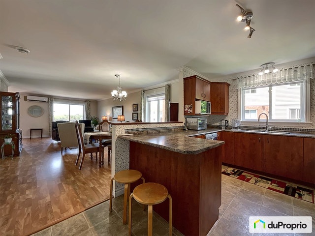 $295,000 - Condominium for sale in Sherbrooke (Jacques-Cartier) — photo 1