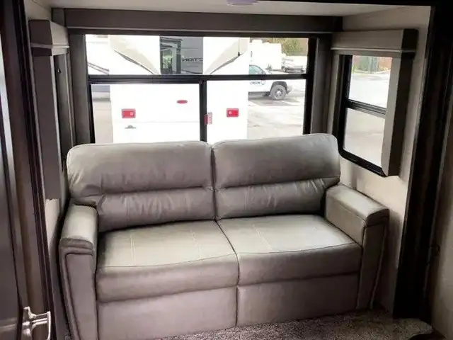 2021 GRAND DESIGN REFLECTION 367BHS (FINANCING AVAILABLE) in Travel Trailers & Campers in Cambridge - Image 6