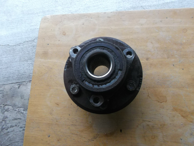 REAR WHEEL BEARING FOR GMC VEHICLE in Other Parts & Accessories in Belleville - Image 2
