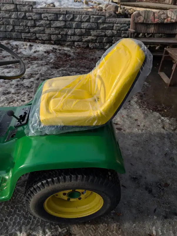 RECUCED: John Deere 112 with Front blade in Lawnmowers & Leaf Blowers in Red Deer - Image 9
