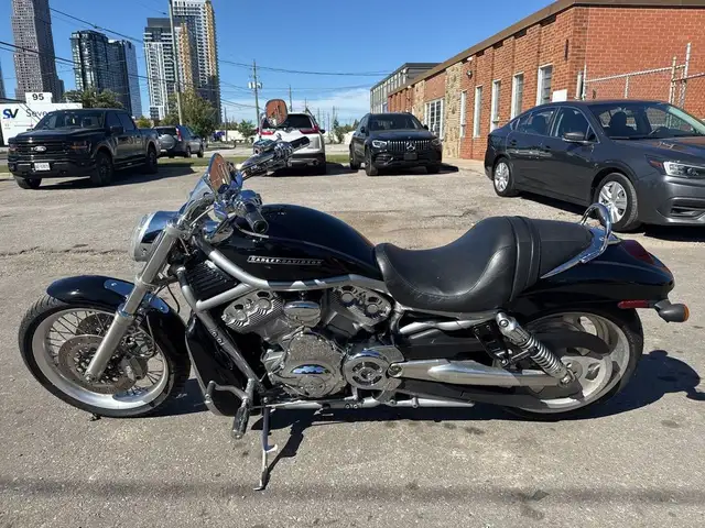 2009 Harley-Davidson V-Rod ~ V-ROD ~ 1250CC ~ CANADIAN ~ LOW KMS in Street, Cruisers & Choppers in City of Toronto - Image 3