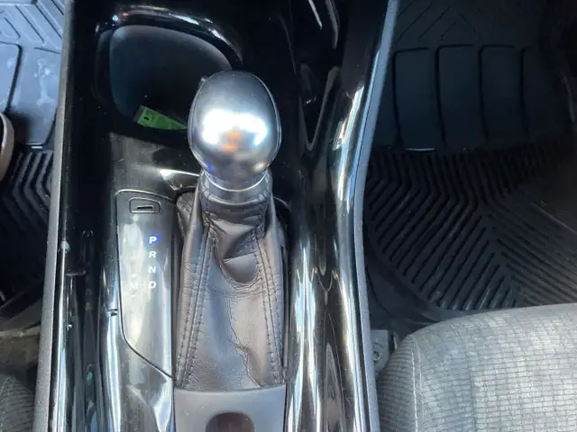 2019 Toyota C-HR in Cars & Trucks in Ottawa - Image 25