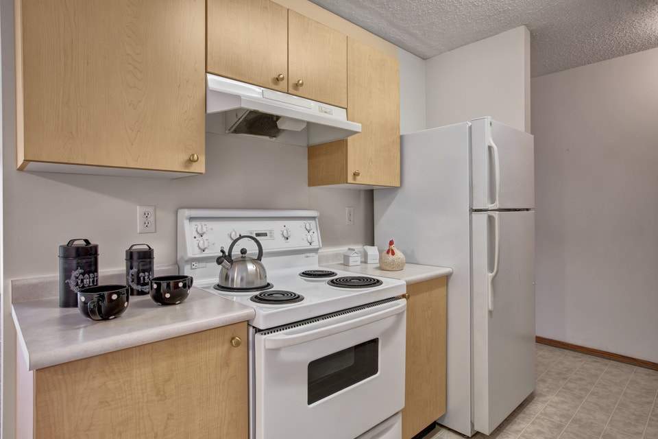 2 Bed x 1 Bath Apartment for Rent on Leila Avenue 3