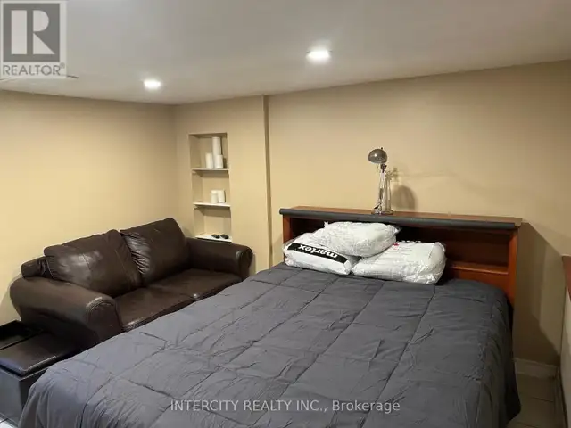 # 2 - 222 COMBE AVENUE Toronto (Bathurst Manor), Ontario in Long Term Rentals in City of Toronto - Image 12
