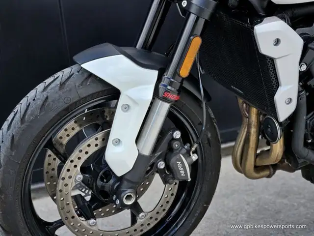 2022 Triumph Trident 660 Crystal White in Street, Cruisers & Choppers in Oshawa / Durham Region - Image 15