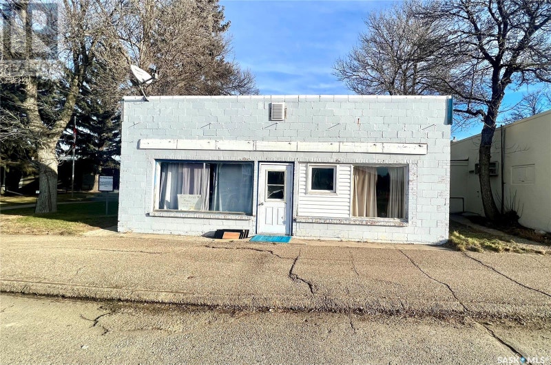 2379 Proton AVENUE Gull Lake, Saskatchewan Houses for Sale Swift