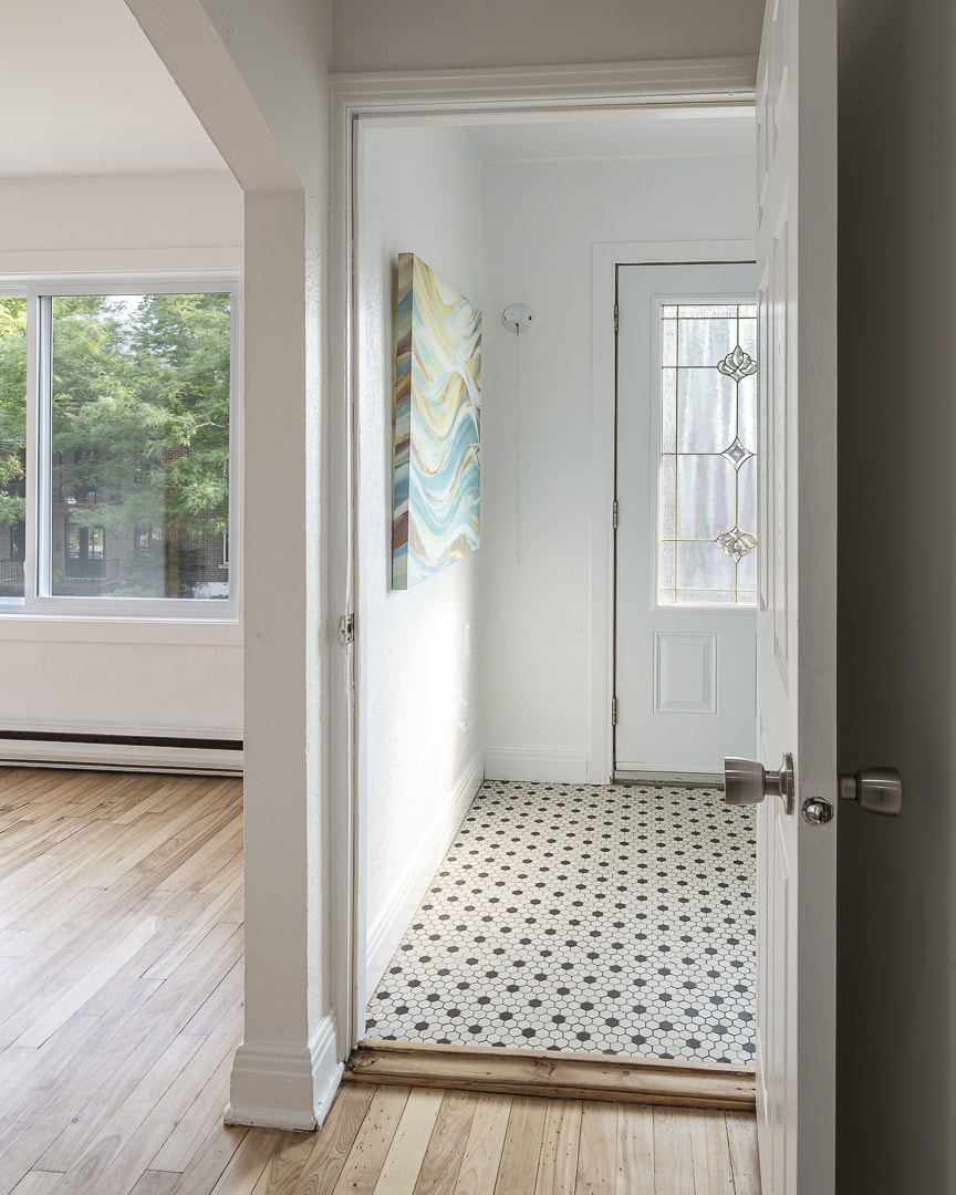 4 1/2, rénové à neuf avec une finition de qualité condo! — photo 2