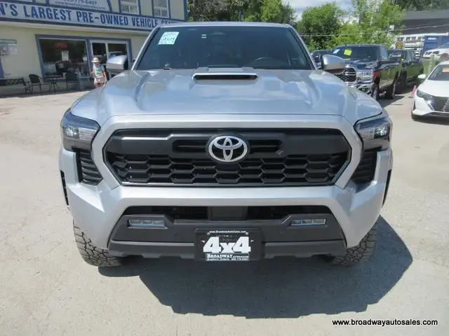 2024 Toyota Tacoma LIKE NEW TRD-VERSION 5 PASSENGER 2.4L - DOHC. in Cars & Trucks in Markham / York Region - Image 6