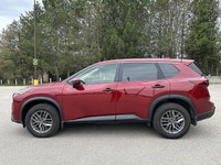 // ACCIDENT FREE!! // This 2024 Nissan Rogue S AWD is a smart choice for daily driving in Cayuga and... (image 9)