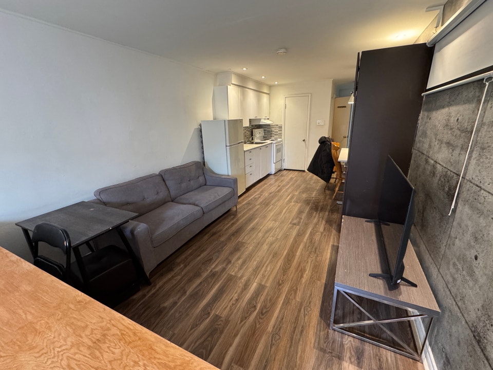 2 1/2 métro Jean-Talon, Meublé TOUT INCLUS 905$ Novembre 4