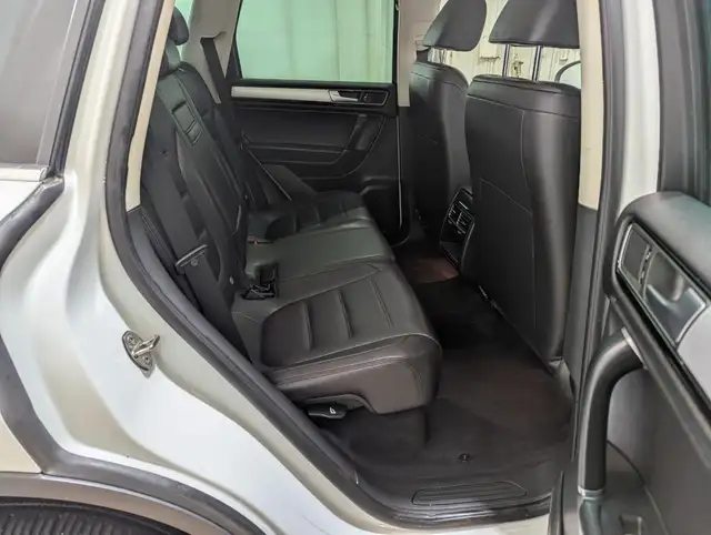 2015 Volkswagen Touareg 3.6L Comfortline Bluetooth | Heated S... in Cars & Trucks in Calgary - Image 15