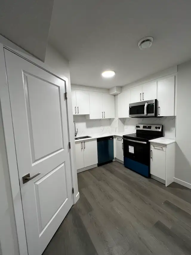 Legal 1-Bed Basement Suite — Private Entrance, Laundry & Parking in Long Term Rentals in Edmonton - Image 4