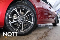 Key Features: Heated front seats, premium cloth seating surfaces, power sunroof, smart key with push... (image 8)