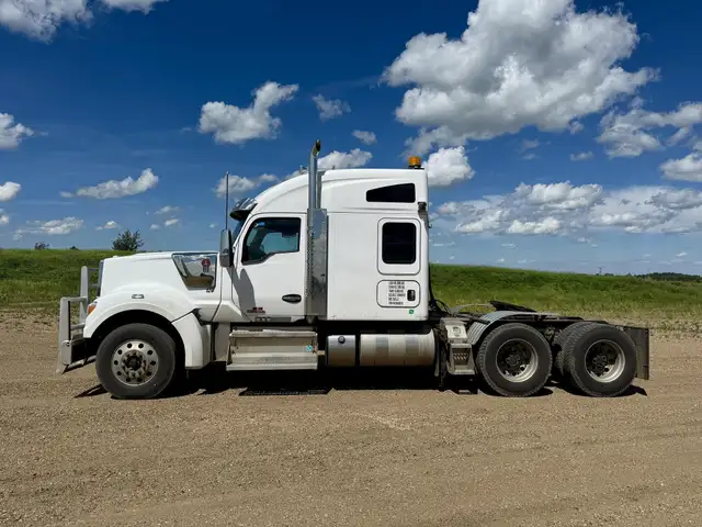 2021 KENWORTH W990 in Heavy Trucks in Saskatoon - Image 9