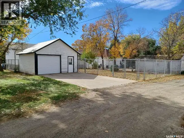 113 5th AVENUE Gravelbourg, Saskatchewan in Houses for Sale in Moose Jaw - Image 9