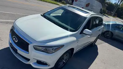 Voici belle 2016 Infiniti QX60 AWD confortable de modèle à transmission automatique et roulant comme...