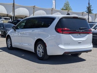 This Chrysler Pacifica has a dependable Regular Unleaded V-6 3.6 L/220 engine powering this Automati... (image 5)