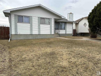 5032 51 AV Redwater, Alberta